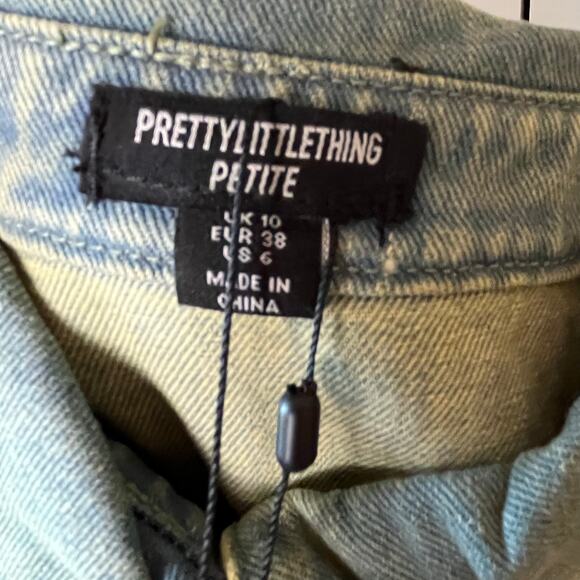 Pretty Little Thing Petite Vintage Wash Denim Cut Out Waist Jumpsuit 6 - Picture 2 of 15